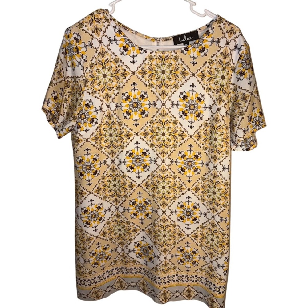 Lulus Womens Yellow Grey Medallion Tile Print Short Sleeve Blouse Top Size M
